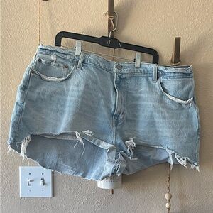 Abercrombie & Fitch- The Mom Shirt High Rise